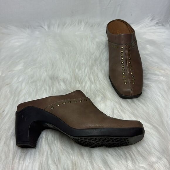 Aerosoles Apple Sauce Brown Studded Mule Clogs Sz 5 - Picture 1 of 6